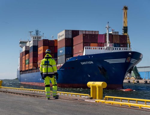 Lentopommista tulipaloihin ja muihin poikkeustilanteisiin – Secapp tukee Rauman Sataman häiriötilanneviestintää